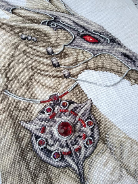 Kryželių siuvinėjimo rinkinys „Lobio sergėtojas“ – Aida 16, 28×44 cm | Charivna Mit