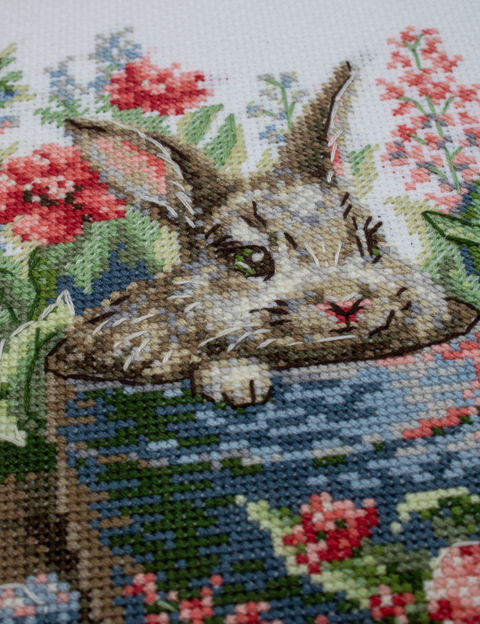 Siuvinėjimo kryželiu rinkinys „Žydintis zuikis“ 20 x 20 cm
