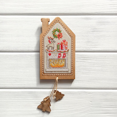 NeoCraft "Cozy Corner" mini kryželių siuvinėjimo rinkinys su rankų darbo mediniu rėmeliu 6×10 cm