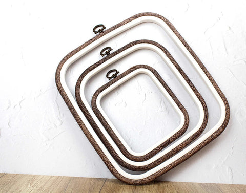 Lankstus kvadratinis siuvinėjimo lankelis Flexi Hoop 23 x 25 cm, rudas