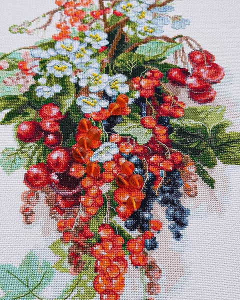 Charivna Mit kryželių komplektas „Saldžios uogos“ — siuvinėjimas kryželiu, Aida 16, 26×37 cm