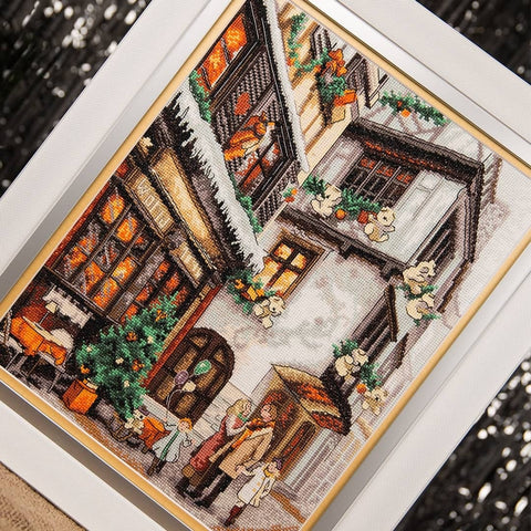 Kryželių siuvinėjimo rinkinys „Dovanos paieškoje“, 26×33,5 cm, 32 spalvos (Charivna Mit)