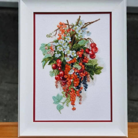 Charivna Mit kryželių komplektas „Saldžios uogos“ — siuvinėjimas kryželiu, Aida 16, 26×37 cm
