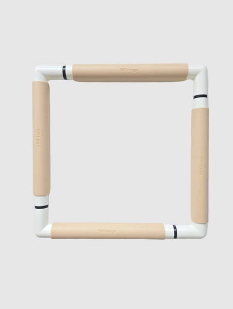 Plastikinis siuvinėjimo ir kryželių rėmelis su segtukais 29x29 cm, smėlio spalvos