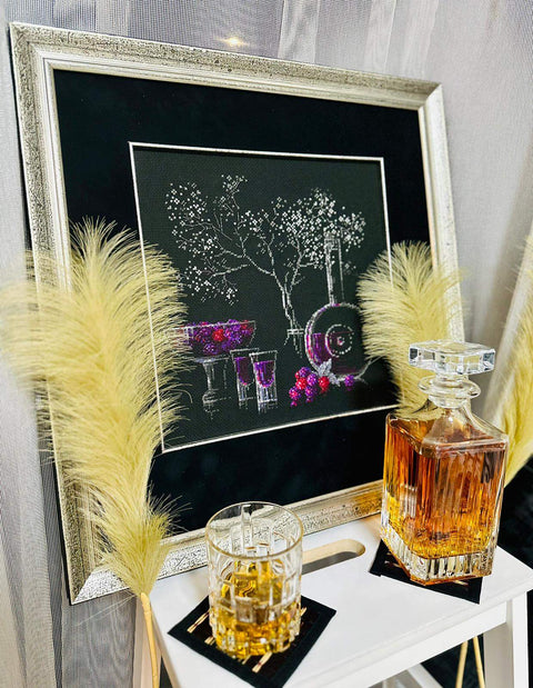 RIOLIS siuvinėjimo rinkinys Nr.1276 „Still Life with Liquor“ — 30×30 cm, 14 spalvų, 14 ct juoda Aida