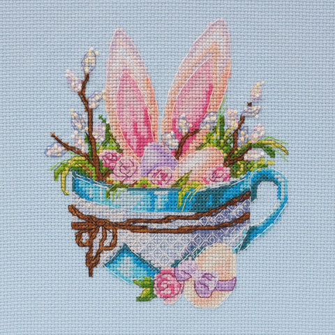 Abris Art siuvinėjimo kryželių rinkinys Velykų zuikis — mėlyna kanva 14 ct, 28 spalvų, 13×16 cm