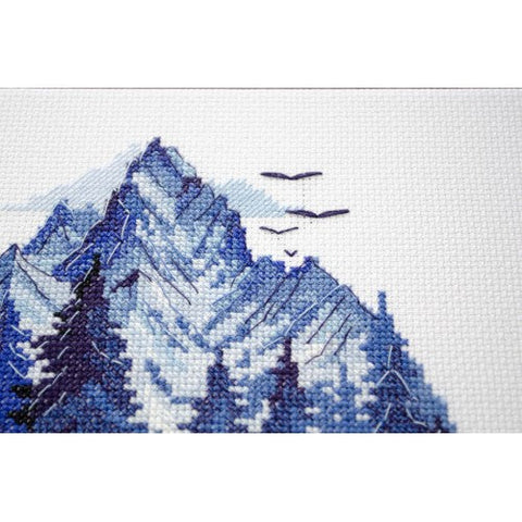 Abris Art skaičiuotas kryželių rinkinys „Sidabro žemė“, 14 ct — 20×35 cm