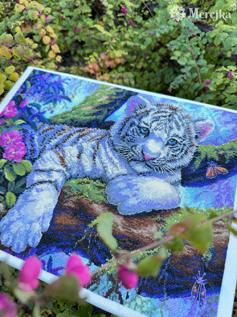Baltasis tigras — siuvinėjimas kryželiu 37×29 cm - kaSiulai.lt