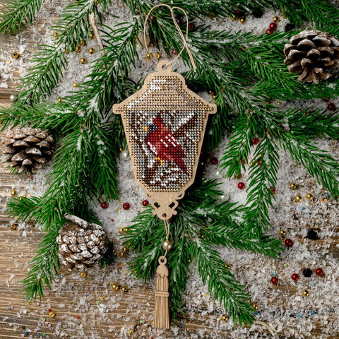 Wonderland Crafts medinis karoliukų siuvinėjimo rinkinys 8×12,5 cm — 12 spalvų, 1002 vnt.