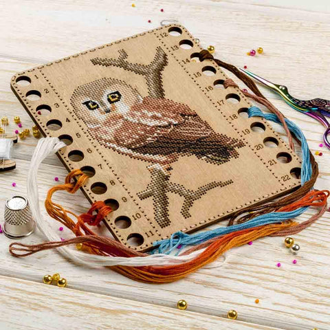 Wonderland Crafts perforuotas medinis siuvinėjimo kryželių rinkinys 14×17 cm (be siūlų)