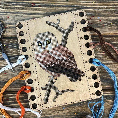 Wonderland Crafts perforuotas medinis siuvinėjimo kryželių rinkinys 14×17 cm (be siūlų)