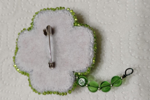 Crystal Art karoliukų siuvinėjimo rinkinys brošei „Sėkmės simbolis“ (Charivna Mit)