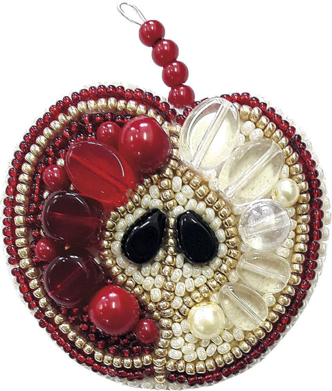 Crystal Art karoliukų siuvinėjimo rinkinys brošei „Raudonas obuolys“ — Charivna Mit