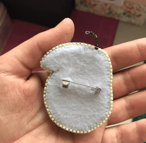 Charivna Mit brošės siuvinėjimo rinkinys „Avokadas“ su Preciosa kristalais, 5×7 cm