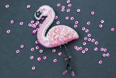 Komplektas brošei „Flamingas“ — karoliukų siuvinėjimo rinkinys