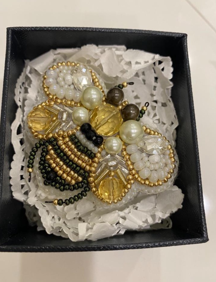 Charivna Mit karoliukų siuvinėjimo rinkinys brošei „Bitė“ (Crystal Art)