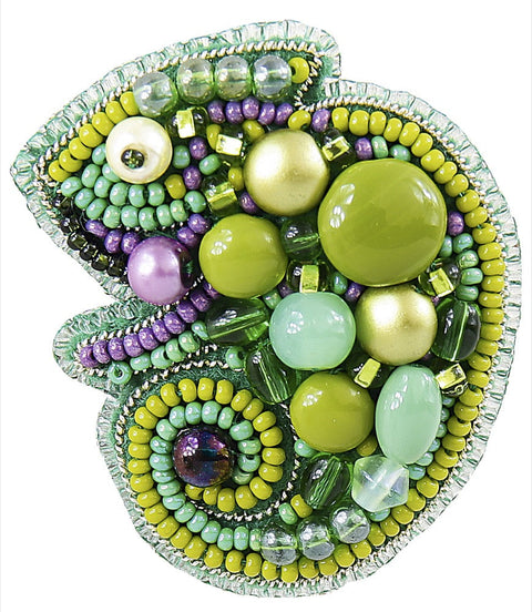 Charivna Mit karoliukų siuvinėjimo rinkinys — segė „Chameleonas“ (Crystal Art), 5×5,5 cm