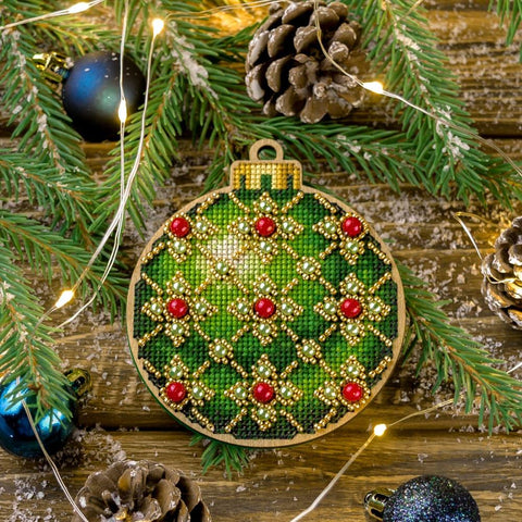 Wonderland Crafts siuvinėjimo rinkinys kryželiu ant faneros – kalėdinis žaisliukas su Preciosa karoliukais (8,5×10 cm)