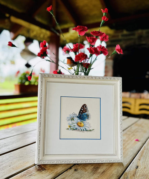 RIOLIS siuvinėjimo rinkinys „Fragile Beauty“ Nr. 2220 — 15×15 cm, 14 spalvų, Zweigart 18ct AIDA