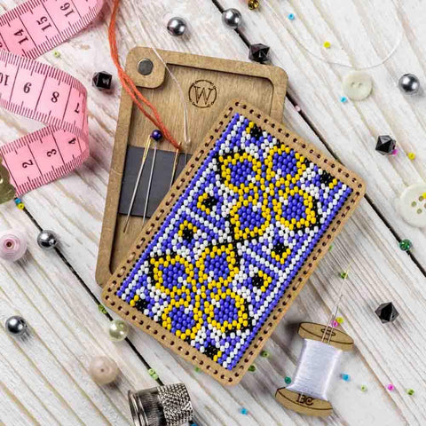 PRECIOSA karoliukų siuvinėjimo rinkinys adatinės dėžutei 6×9 cm (Wonderland Crafts)