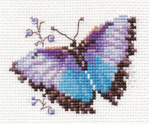 Kompaktiškas siuvinėjimo kryželiu rinkinys „Mėlyni drugeliai“ – balta Aida 14 ct, 9×8 cm - kaSiulai.lt