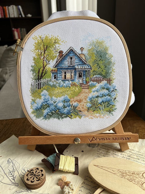 Komplektas siuvinėjimui kryželiu „Sodyboje“, 17,5×17 cm — mėgėjams - kaSiulai.lt