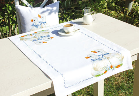 Luca-S siuvinėjimo rinkinys Table Topper SFM004 37x63cm - kaSiulai.lt