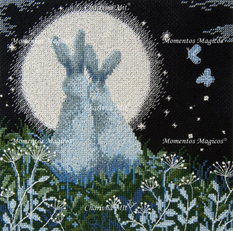 Charivna Mit siuvinėjimo kryželiu rinkinys „Mėnulio kiškiai“ ant juodo Aida 16 (18×18 cm)