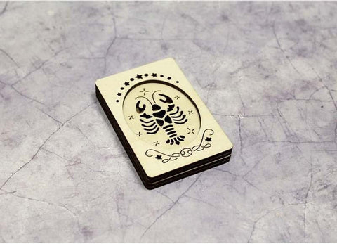 Medinis faneros adatų dėklas „Vėžys“ 5×8 cm — elegantiškas siuvinėjimui - kaSiulai.lt