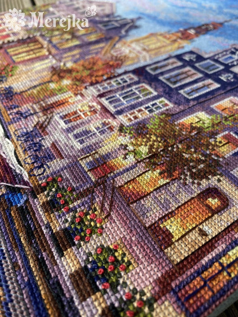 Merejka Amsterdam – skaičiuoto kryželio siuvinių komplektas, 30 × 39,5 cm - kaSiulai.lt