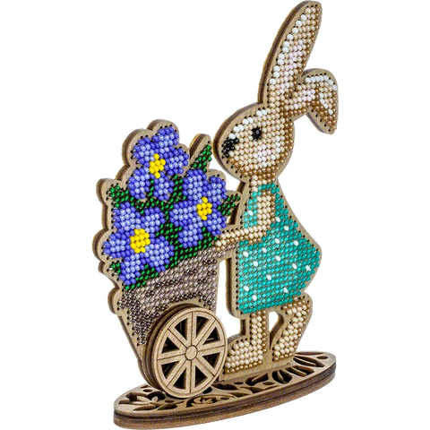 Siuvinėjimo karoliukais rinkinys ant medinės perforuotos figūros su stovu – Wonderland Crafts