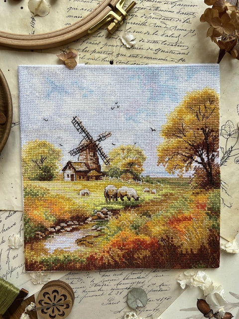 „Prie seno malūno“ – kryželiu siuvinėjimo komplektas, 19×19 cm - kaSiulai.lt