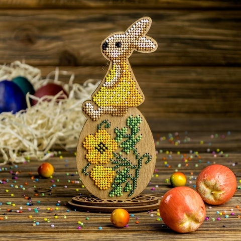 PRECIOSA karoliukų siuvinėjimo rinkinys ant perforuotos faneros su stovu — Wonderland Crafts