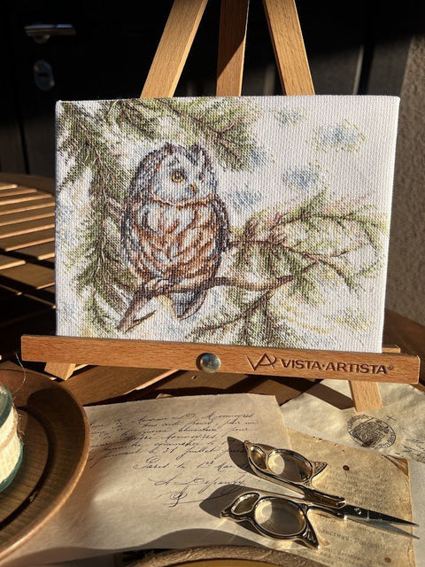 Siuvinėjimo komplektas kryželiu „Mažoji pelėda“ 20×15 cm — pradedantiesiems - kaSiulai.lt