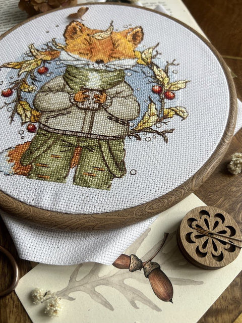 Siuvinėjimo komplektas kryželiu „Rudeniška kava“, 15×16,5 cm — jauki dovana - kaSiulai.lt