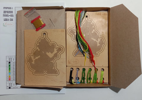 Siuvinėjimo komplektas „Raudonas pikapas“ – namų dekorui ir dovanai - kaSiulai.lt