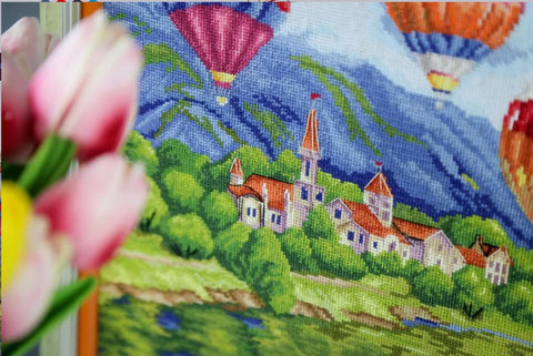 Siuvinėjimo komplektas skaičiuotu kryželiu — Balionai virš pilies, 31,5×42,5 cm - kaSiulai.lt