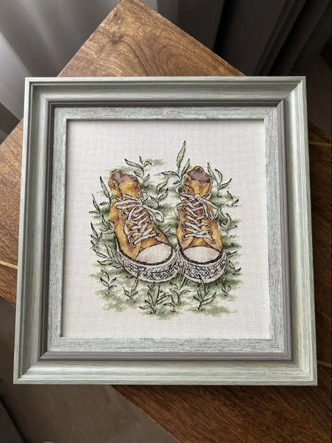 Siuvinėjimo komplektas "Sportbačiai" — Aida 14 ct, 19×22 cm, 26 spalvų - kaSiulai.lt
