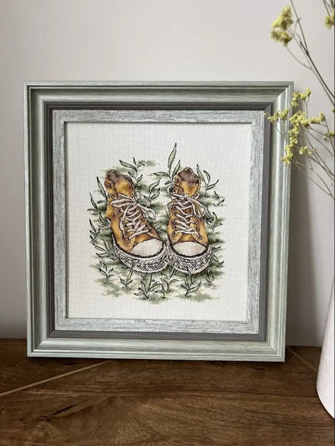Siuvinėjimo komplektas "Sportbačiai" — Aida 14 ct, 19×22 cm, 26 spalvų - kaSiulai.lt