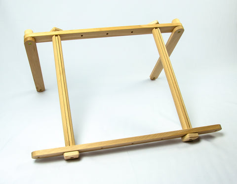 Siuvinėjimo rėmo stovas 30×45 cm, stabilus ir reguliuojamas - kaSiulai.lt