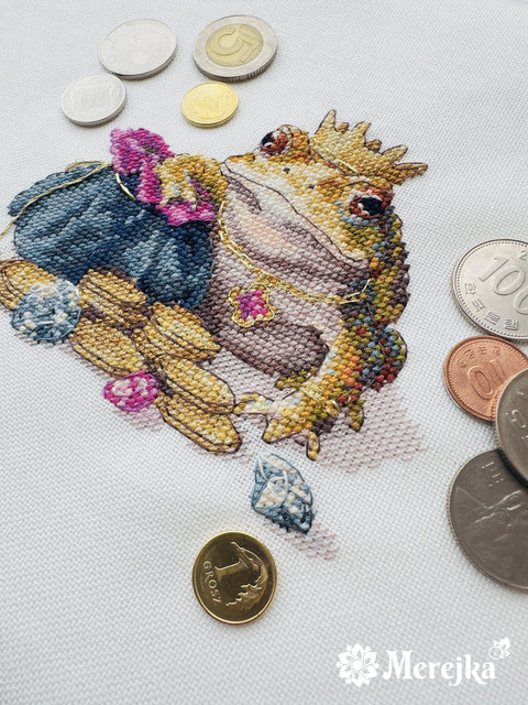 Merejka kryželių rinkinys „Auksinė rupūžė“ – baigto darbo 11×12 cm