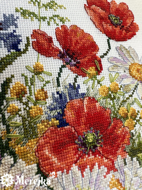 Merejka Pievų žiedai — siuvinėjimo kryželiu rinkinys, 30×26 cm
