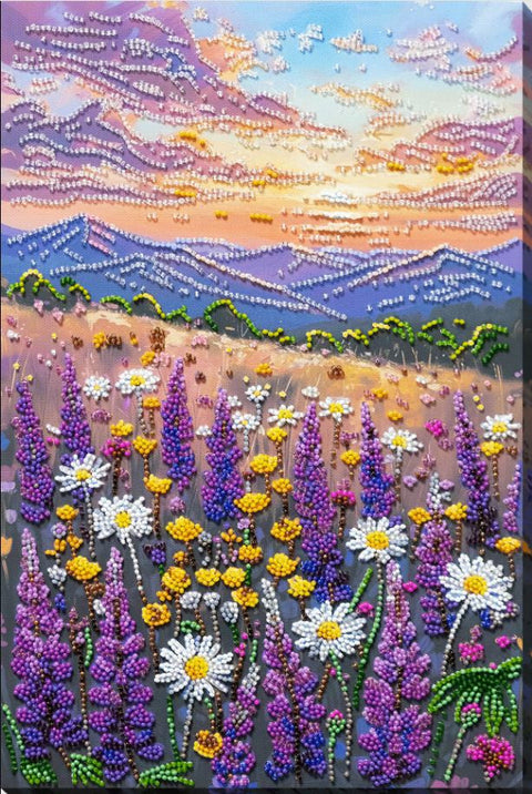 Siuvinėjimo karoliukais rinkinys „Svajonių slėnis“ – peizažinis gamtos paveikslas 22x33 cm