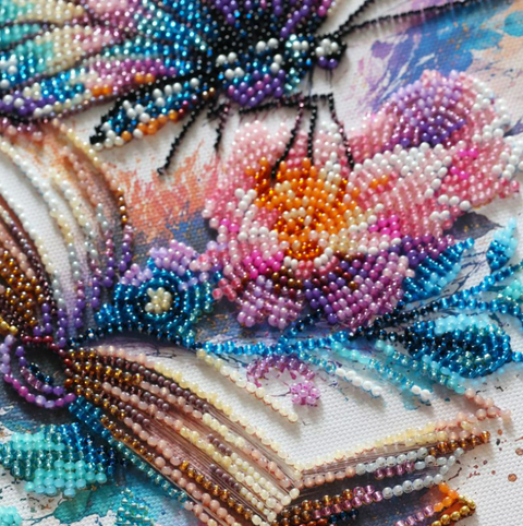 Siuvinėjimo karoliukais rinkinys „Vaizduotės skrydis“ su drugeliu 20 x 30 cm