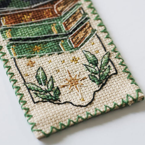 Siuvinėjimo kryželiu rinkinys knygos skirtukui „Trijų galia“ 6,5 x 18 cm