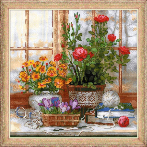 Siuvinėjimo rinkinys RIOLIS Crocuses On The Windowsill 1763 25x25cm - kaSiulai.lt