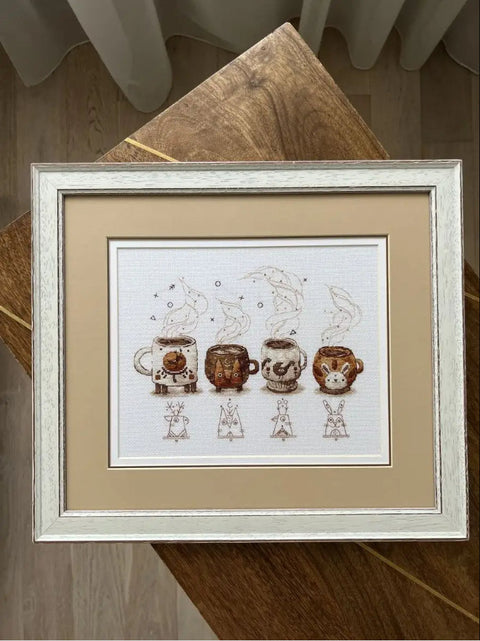 „Kavos sergėtojai“ kryželių siuvinėjimo rinkinys, Aida 16 ct, 22 × 17,5 cm