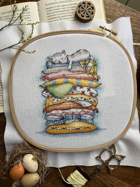 Kryželių siuvinėjimo rinkinys „Ilsintis katinas“ 13,5 × 16 cm