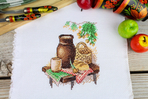 Siuvinėjimo kryželiu rinkinys „Paprasti pietūs“ 13×11 cm – kompaktiškas, pradedantiesiems ir pažengusiems