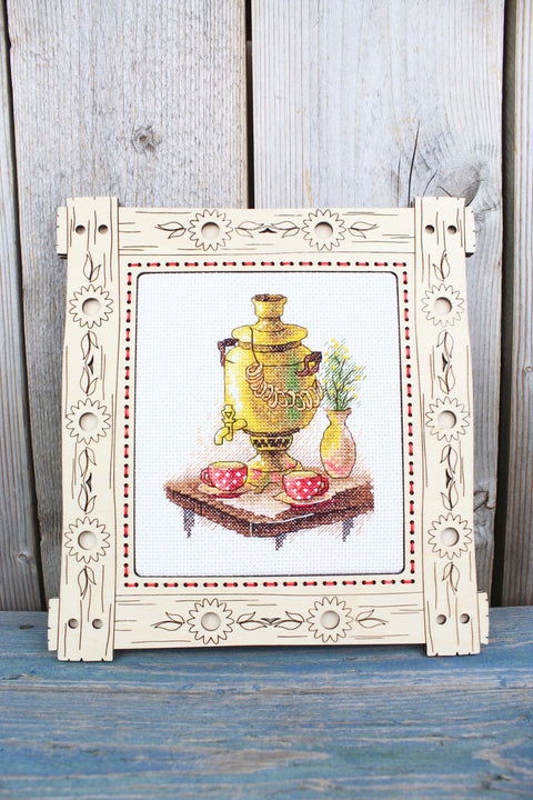 Kryželiu siuvinėjimo rinkinys „Arbatos puota“ – virtuvės arbatėlės motyvas, 13 × 11 cm
